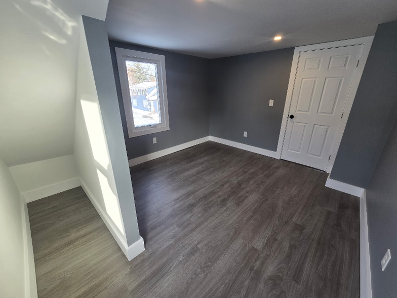 Building Photo - 68 High St