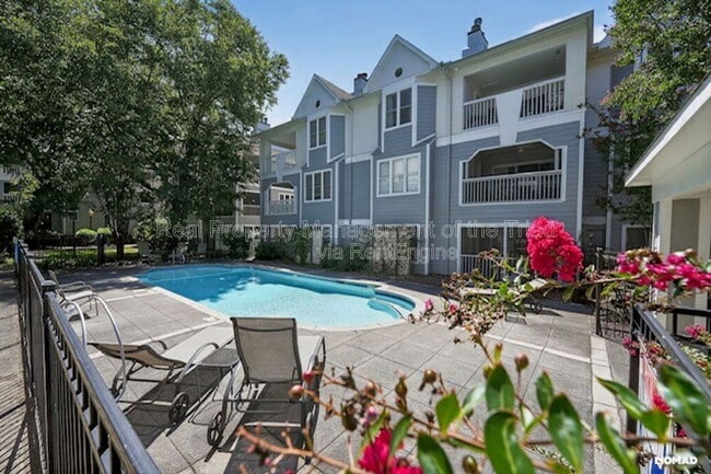 Building Photo - 201 Oakwood Ct