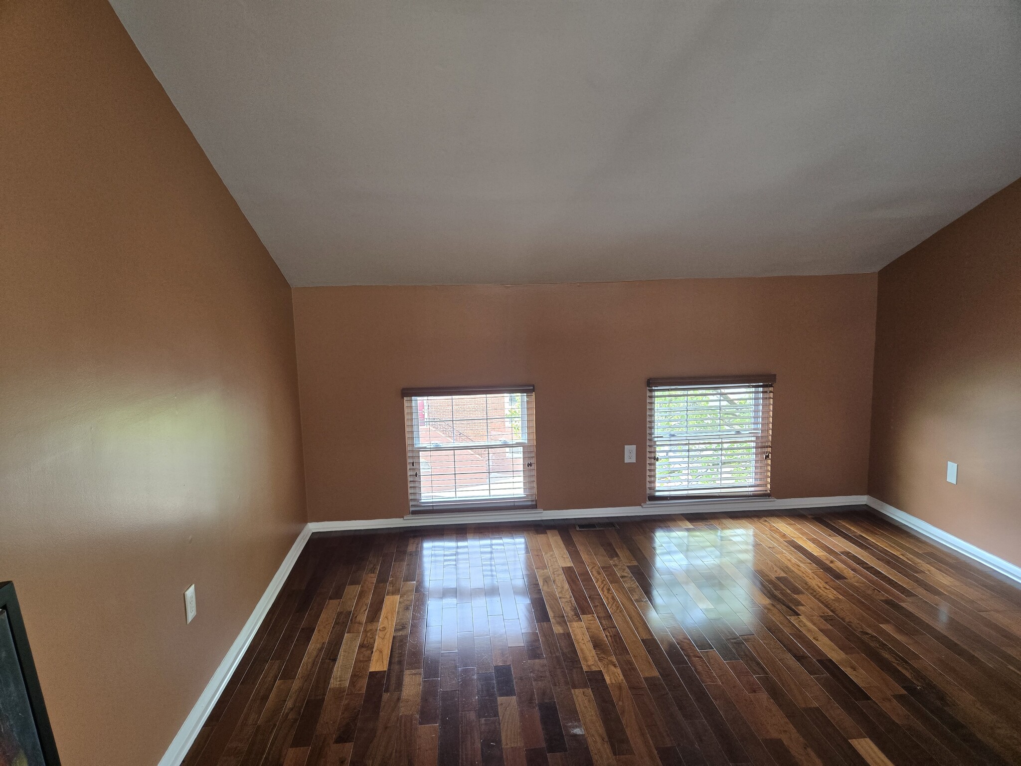 Building Photo - 33 N Ann St