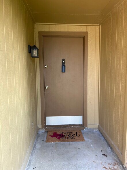 Building Photo - 511 Hanover Dr