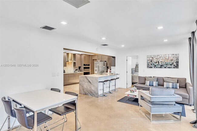 Building Photo - 5602 S Travelers Palm Ln
