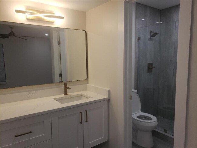 Building Photo - 829 Camino Rd