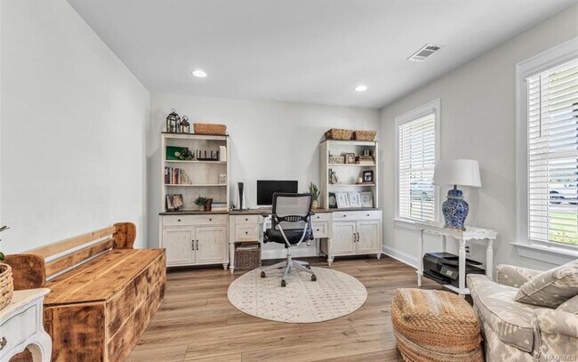 Building Photo - 253 Pedric Dr