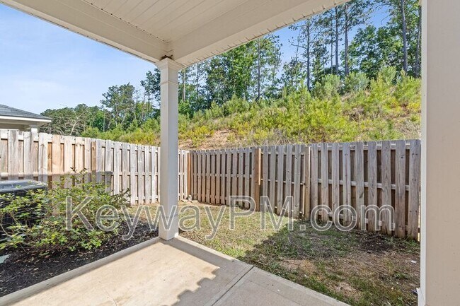 Building Photo - 1066 Linsmore Ave