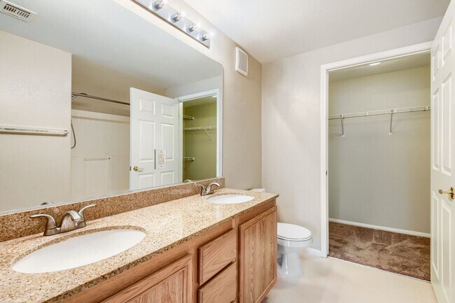 Building Photo - Stylish 2 Bedroom Condo With Community Amenities!