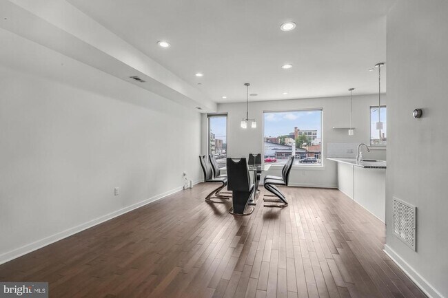 Building Photo - 2137 E Lehigh Ave
