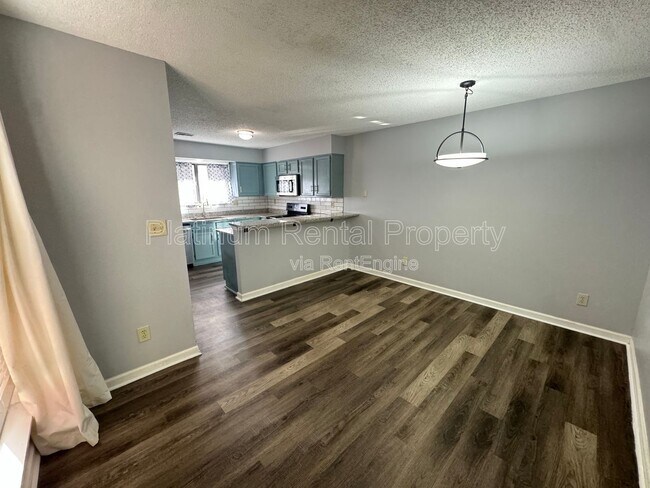 Building Photo - 1804 Pine Tree Dr