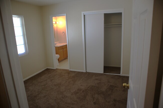 Building Photo - 45515 3rd St E