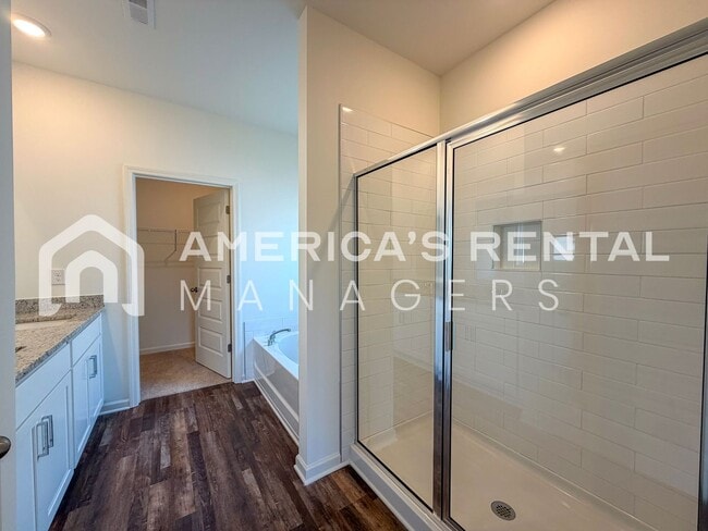 Building Photo - Modern Two Story Living in Doss Ferry - Available NOW!!