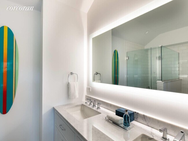 Building Photo - 57 Old Boathouse Lane S