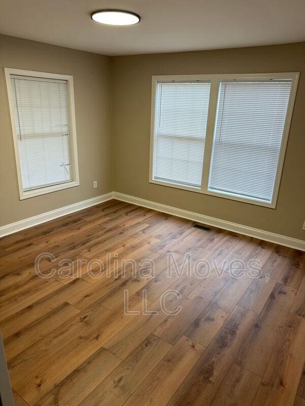 Building Photo - 105 Francis Ave