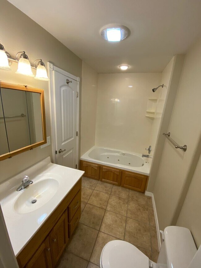 Building Photo - Spacious 4-Bedroom Home Just Minutes from Ft. Leonard Wood