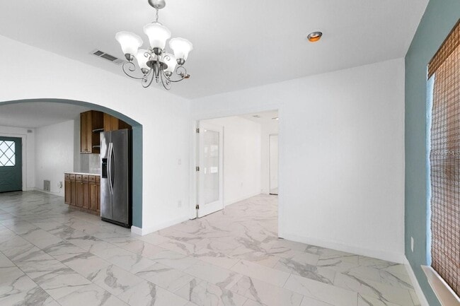 Building Photo - 10625 Bresslyn Blvd