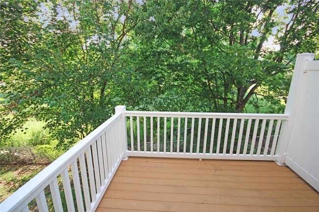 Building Photo - 404 Willott Square Dr