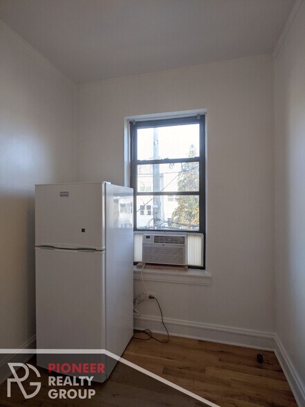 Building Photo - 4831 N Damen Ave