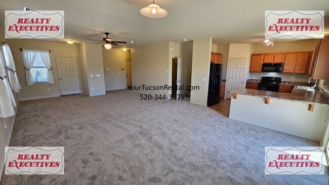 Building Photo - Wentworth Rd South - 4 Bedrooms 2.5 bathrooms, 3 car garage and large fenced yard