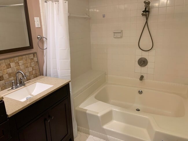 Building Photo - 4107 Vern Sikking Rd