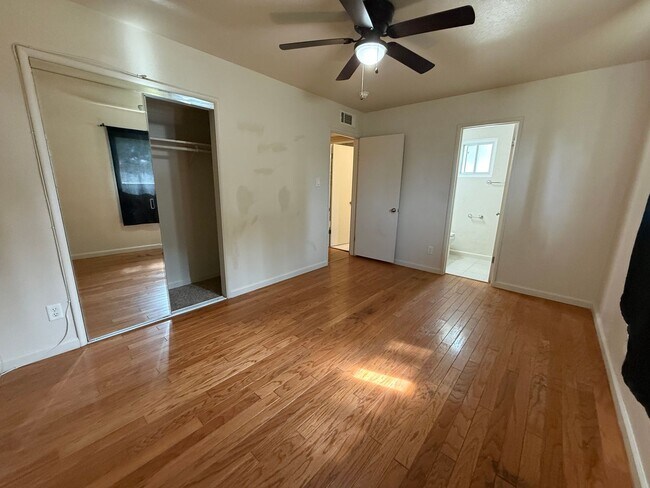 Building Photo - COUNTRY CLUB ESTATES 3 Bedroom Home available for Rent!