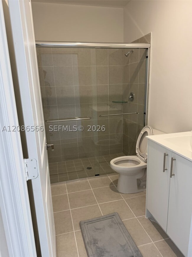 Building Photo - 2404 SE 29th Dr