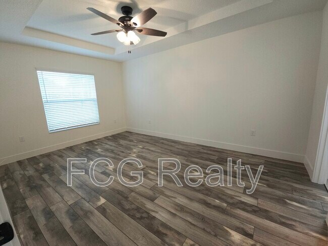 Building Photo - 7649 W Normandy Pl