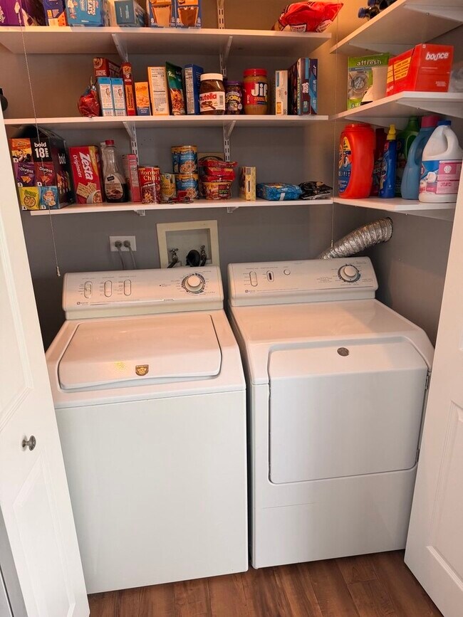 Building Photo - 1219 Huntington Dr