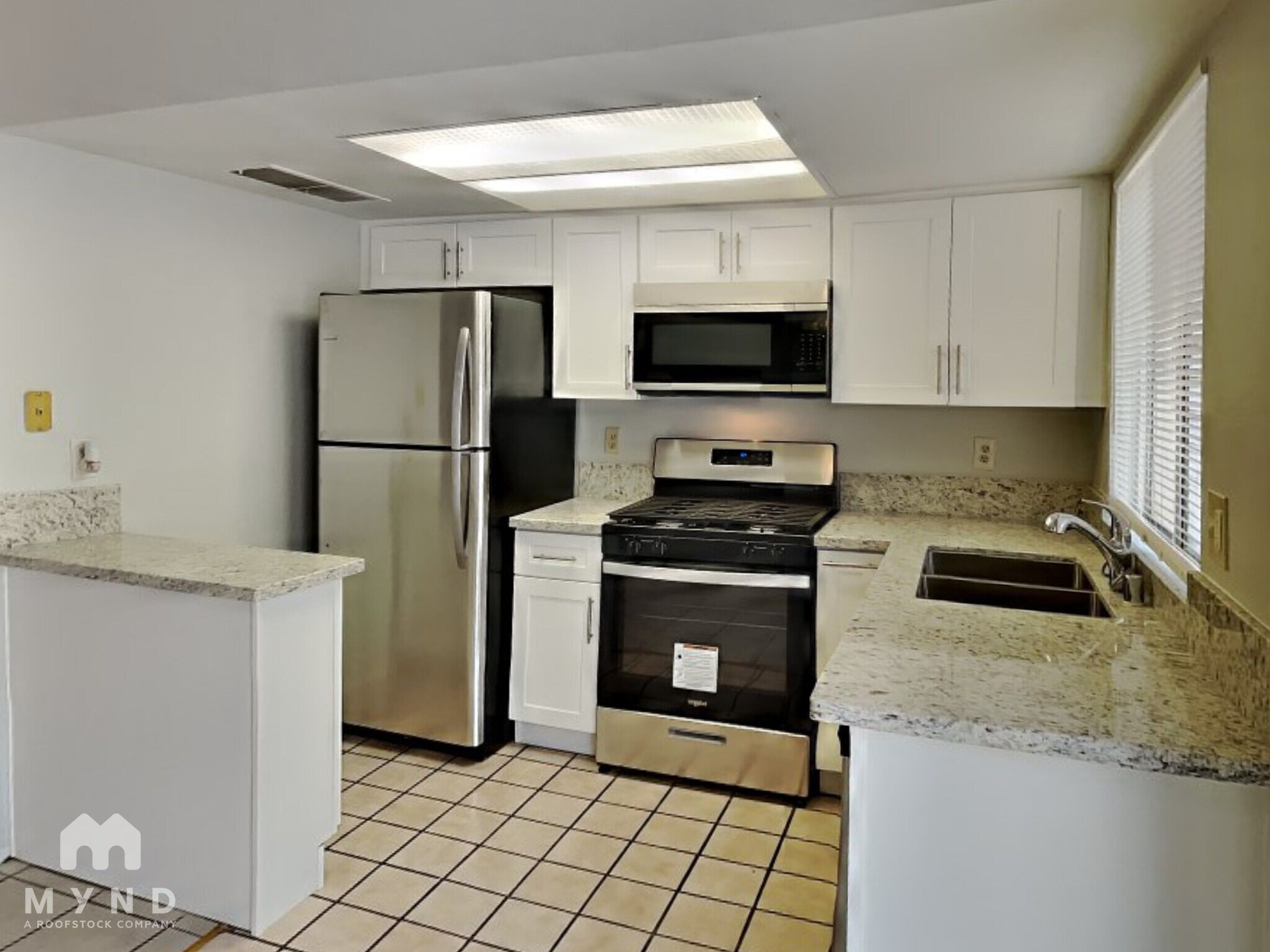 Building Photo - 1221 S Christy Ln