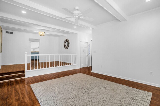 Building Photo - Prime Greenville Location! 3BR Ground Floor Condo in Gated Community