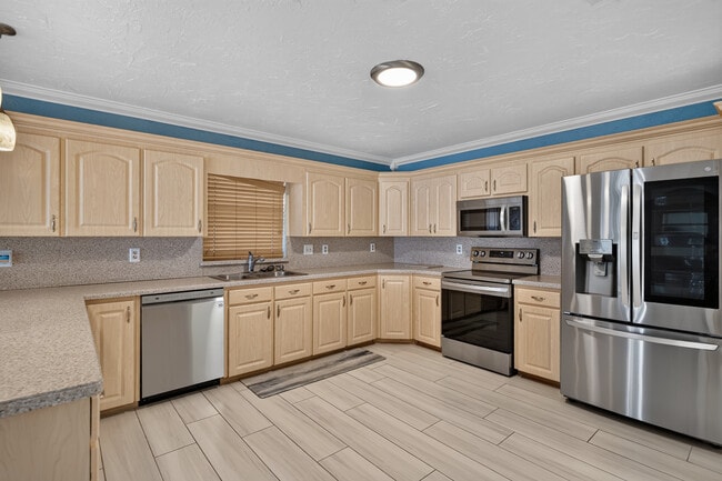 Building Photo - 414 Somerset Dr