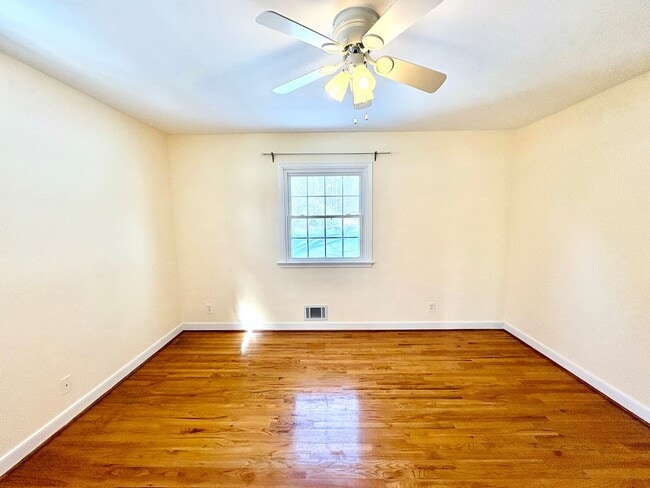 Building Photo - 11011 Pennway Dr