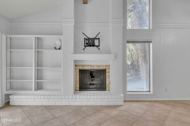 Building Photo - 620 Lakeway Dr