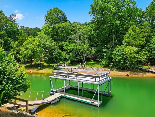 Building Photo - 2115 Kemp Dr