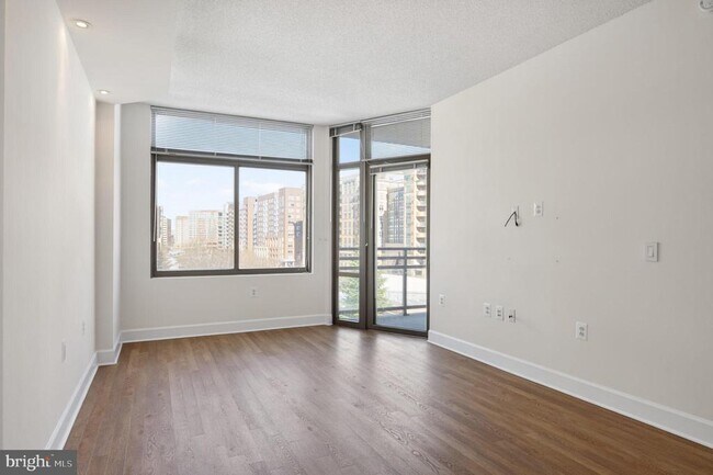 Building Photo - 3600 S Glebe Rd