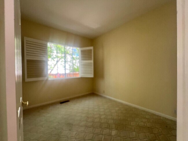 Building Photo - 6041 Assisi Ct