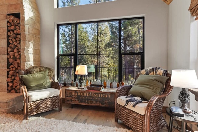 Building Photo - 18 Spur Dr