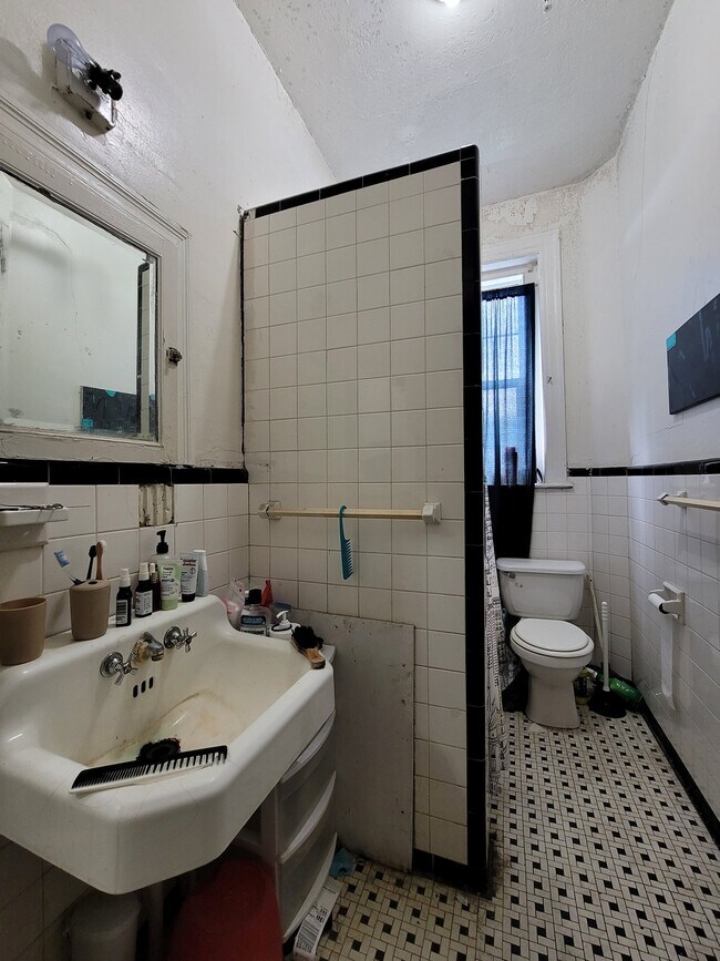 Building Photo - 1118 Grove Ave