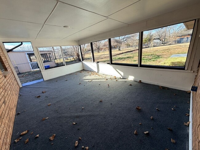 Building Photo - 1323 SE Clover Ln