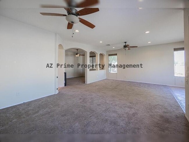 Building Photo - 2419 W Darrow St