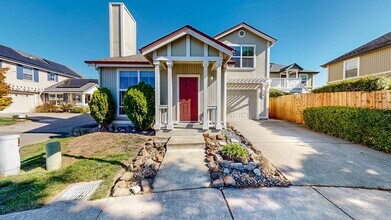 Building Photo - Beautiful 3 Bedroom 2.5 Bath Single Family...