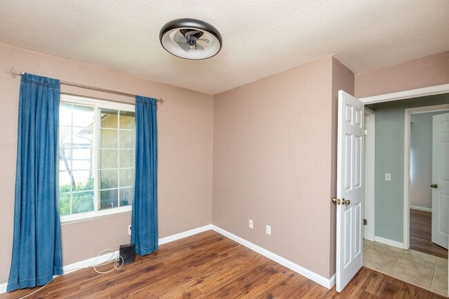 Building Photo - 3 Bed, 2 Bath Single Level Home in Mira Mesa