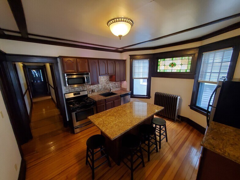 Building Photo - 208 Ontario St