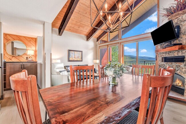 Building Photo - 2160 Mt Werner Cir