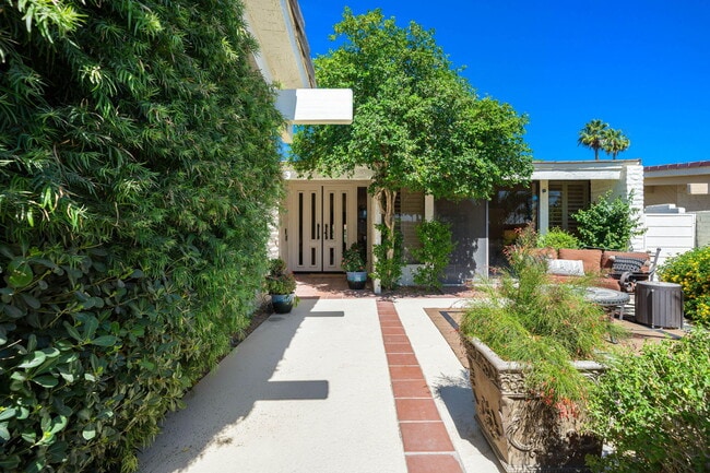 Building Photo - 44825 Guadalupe Dr
