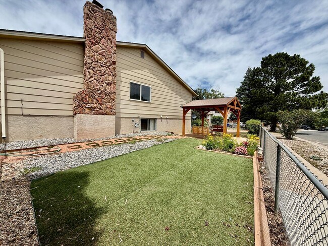 Building Photo - Tulip Way 4125-4127
