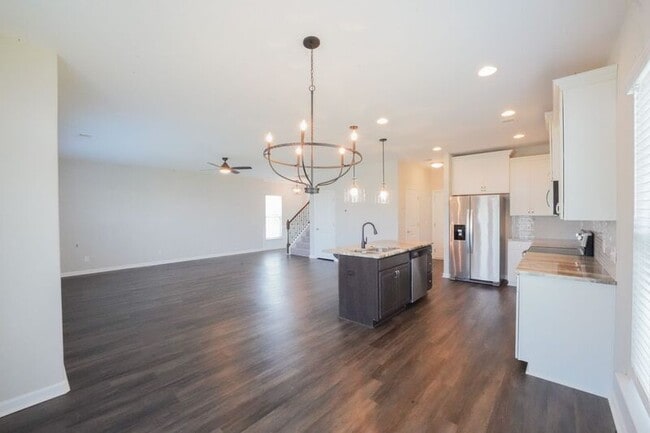 Building Photo - 165 Greyfield Cir