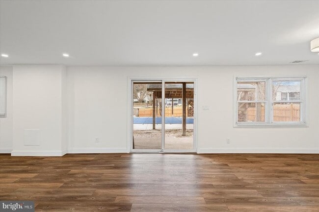 Building Photo - 220 Garnett Rd