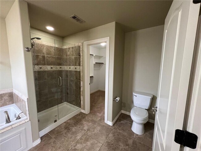 Building Photo - 3304 SW Briar Creek Ave