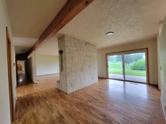 Building Photo - 305 N Quincy Pl