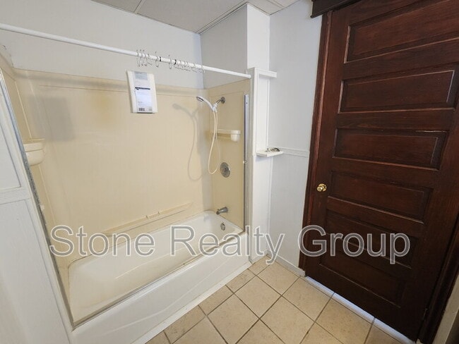 Building Photo - 731 Walnut St