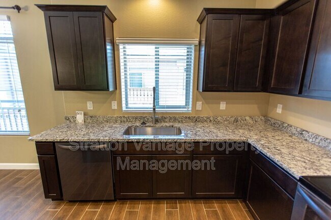 Building Photo - 240 W Juniper Ave