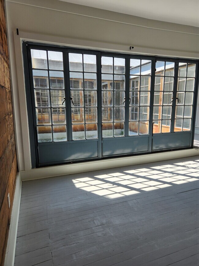 Building Photo - 144 N 11th St